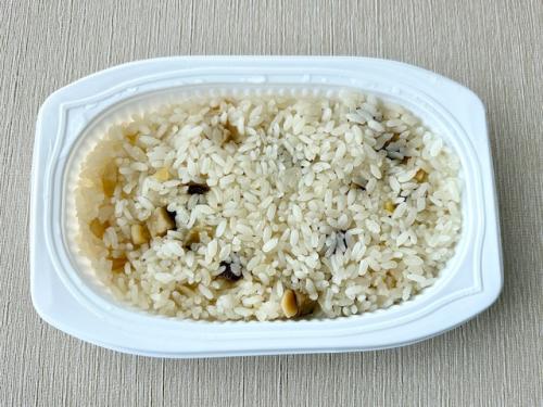 電子レンジで2分温めるだけで手軽に食べられるおこわです