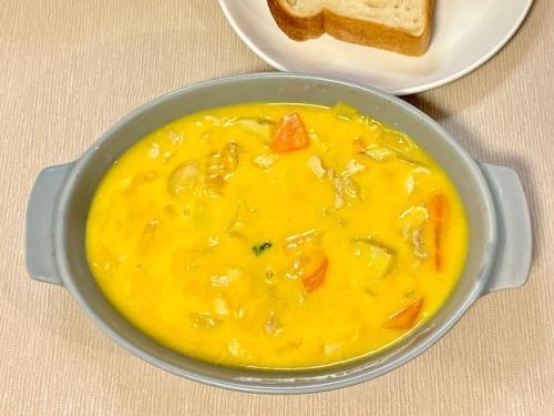 好きな具材とルーを煮込むだけで作れる、かぼちゃの味わいが濃厚なシチュー