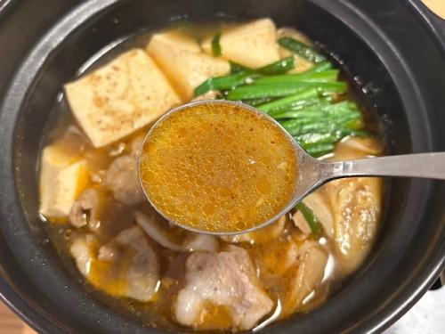 舌がしびれるような刺激がクセになる火鍋
