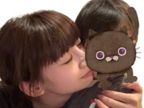 「なんもしてなくてもハイパー美肌」元女性アイドル、すっぴんで息子との密着ショット公開「可愛いな」
