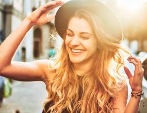 帽子が夏コーデのアクセント!おすすめ着こなしと注目アイテムを紹介