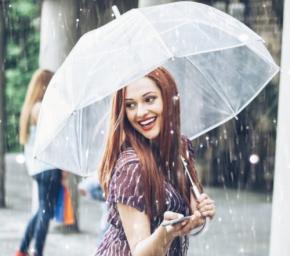 雨の日もサラサラ髪をキープ！梅雨のうねり・広がり対策アイテム5選