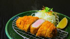 静岡のとんかつチェーンかつ銀が一晩火入れする極レアとんかつを限定発売！