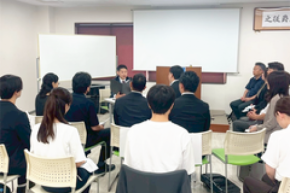 八天堂×しがく式　株式会社八天堂が教育システム「しがく式」を導入　社内研修にて実施開始