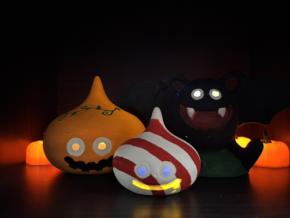 ついに来週スタート!不気味に輝く、あなただけのハロウィーンモンスターをつくろう!ニジゲンノモリ「ドラゴンクエスト アイランド」スライム&ドラキー色塗り体験「秋限定!光るモンスターのきらめきクラフト2026」