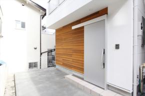 18坪の狭小住宅に雲梯やボルダリング！遊び心と家事ラクを両立した、光と風が抜ける家が完成