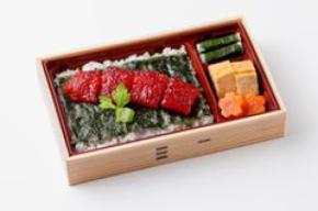 青森駅に駅弁が復活、10月1日から期間限定販売 その主役は、青森の幸せな食卓を象徴する「すじこ」!