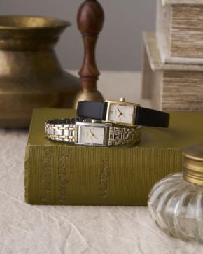 OLIVIA BURTON(オリビア・バートン)秋の新作 / アイボリーのパウダーダイヤルとクラシカルなレクタンギュラーケース。ブラックレザーとツートーンブレスレットの2モデルを10月16日(金)発売。