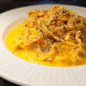 豚バラの濃厚カルボナーラ