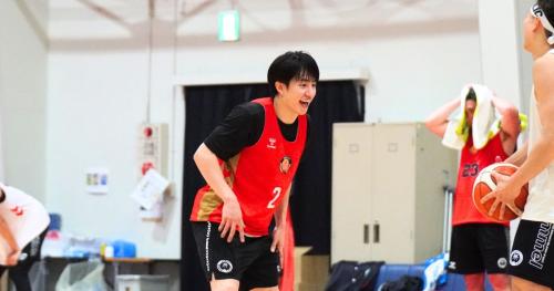 笑顔を見せる名古屋ダイヤモンドドルフィンズの齋藤拓実