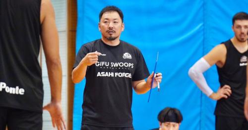 岐阜スゥープスの早水HC