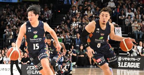 琉球ゴールデンキングスの松脇圭志（左）と佐土原遼