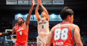 宇都宮ブレックスのジーコ・コロネルHC「ディフェンスの強度を上げ直さないと」　広島戦の大敗で危機感