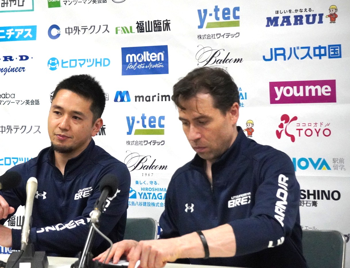 宇都宮ブレックスのジーコ・コロネルHC「ディフェンスの強度を上げ直さないと」　広島戦の大敗で危機感