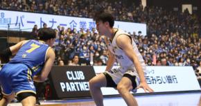東地区首位・宇都宮ブレックスで存在感を見せる高島紳司　「チーム全体のディフェンスを変えるようなディフェンス」　コロネルHCも称賛