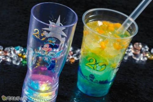 スパークリングドリンク(レモン&ジンジャー)スーベニアタンブラー付き1,500円(c)Disney