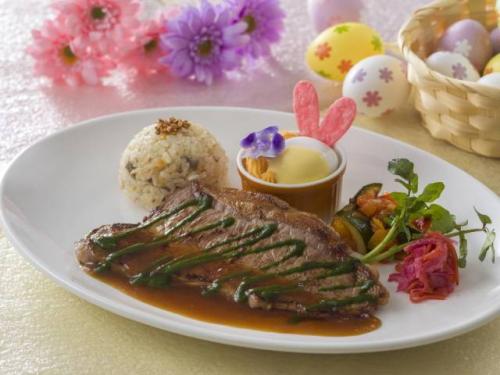 ステーキプレート 2,480円(c)Disney