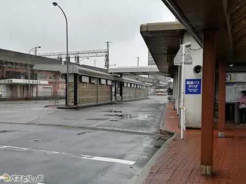 鳥取駅バスターミナル0番乗り場から鳥取砂丘への路線バスが発車