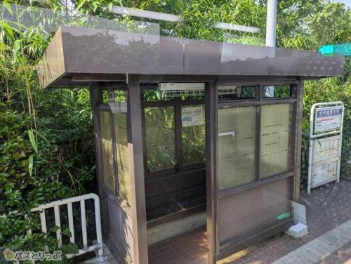 中央道深大寺バス停