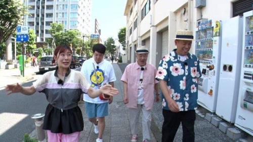 談笑する一行