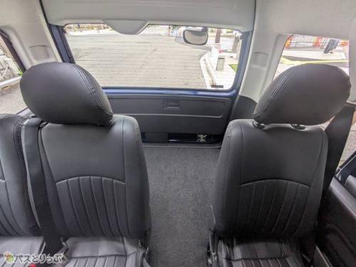 大きな荷物は車内後部へ
