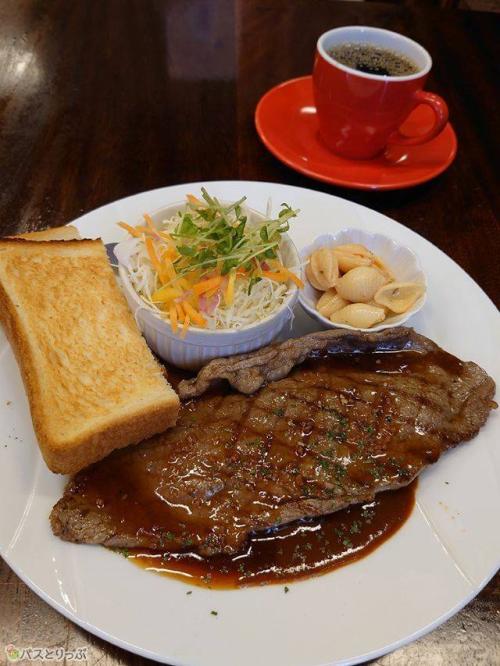 朝からがっつりステーキ