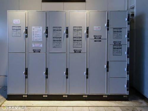 コインロッカーは駅構内に