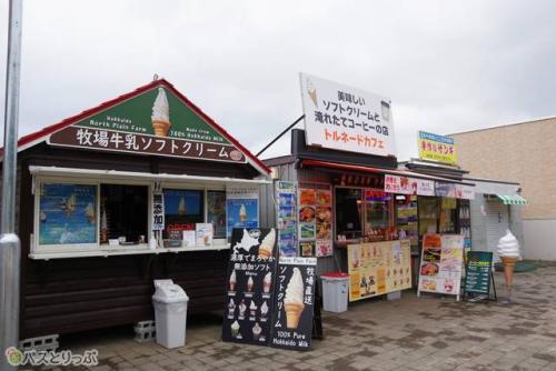 美味しそうな軽食も売ってる!