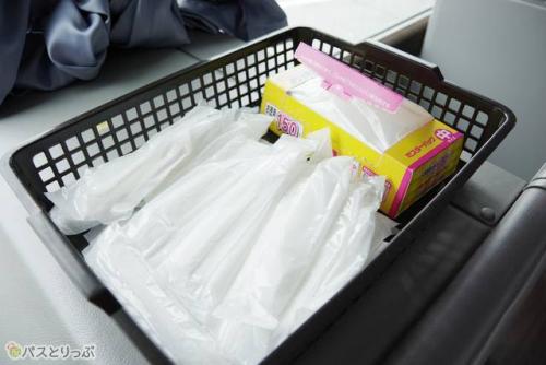 おしぼり・ゴミ袋はセルフサービス