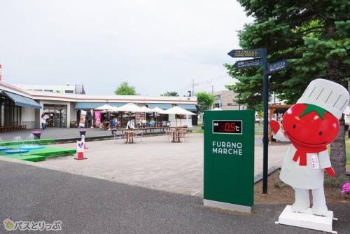 フラノマルシェの広場(ちなみにこの日の気温は30.5度)