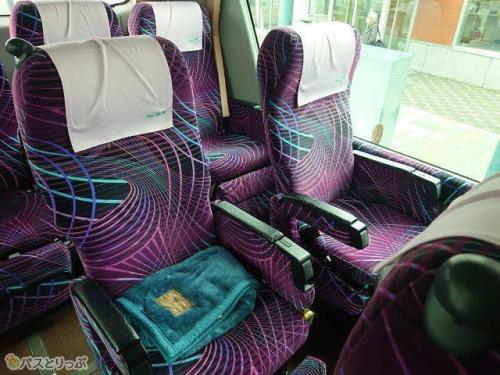 3列独立シート座席の様子