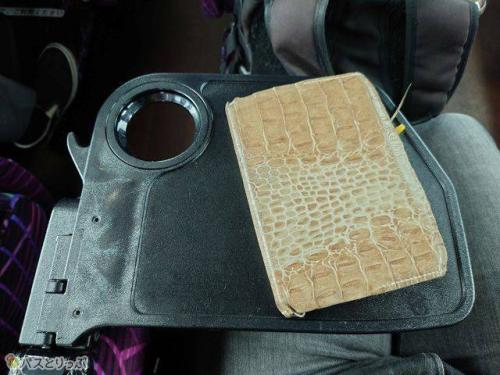 収納式のミニテーブル