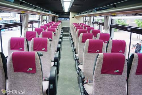 4列シート車内の様子(写真はトイレ付き車両)