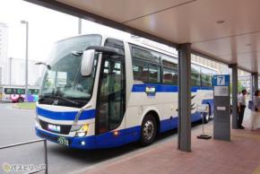  ジェイ・アール北海道バスの車内をシート別に詳しく紹介！ 4列シート、3列独立シート、クレジットカードタッチ決済の解説も 