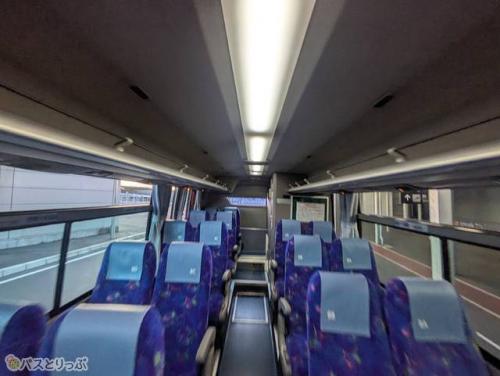 トイレは車内後方