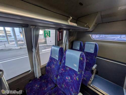 ヘッドカバーにシート番号が書いてあります