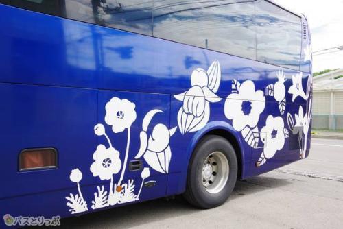 わっかない号の車体後部の花のデザイン。かわいい!