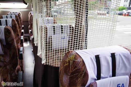 カーテンを下ろしたところを前から見るとこう