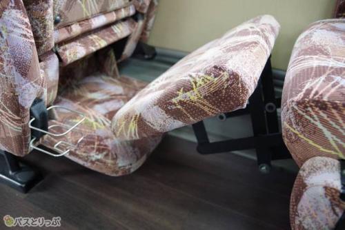 レッグレスト・フットレスト。ドリンクホルダーもここ