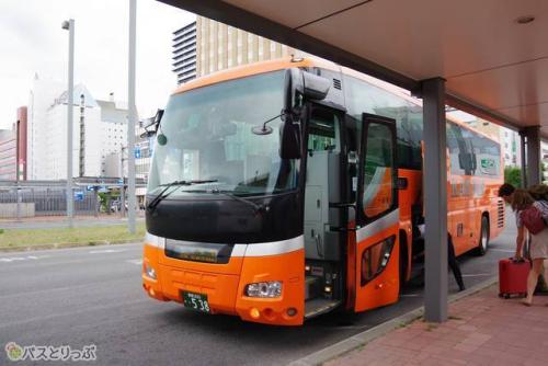 旭川駅前バス停に到着!