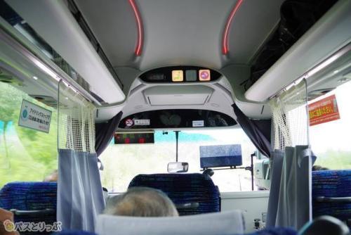 雨間でも午前中なので車内が明るい!