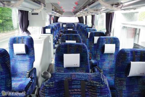 車内の様子（3列独立シート）