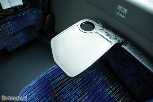 収納式のミニテーブル