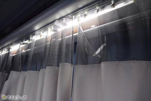 座席のプライベートカーテン