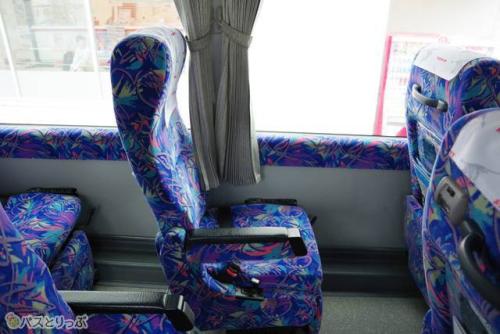 厚手のカーテンがしっかりと光を遮ります