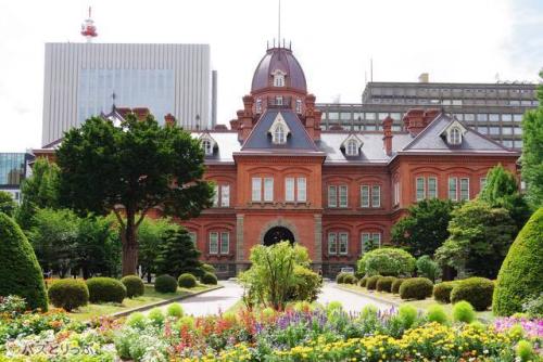 札幌駅前バス停は赤れんが庁舎のすぐ近く