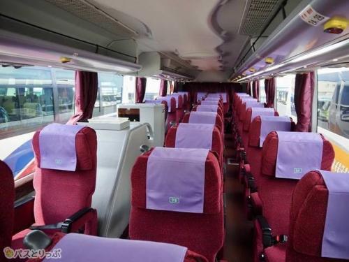 3列独立シート車内