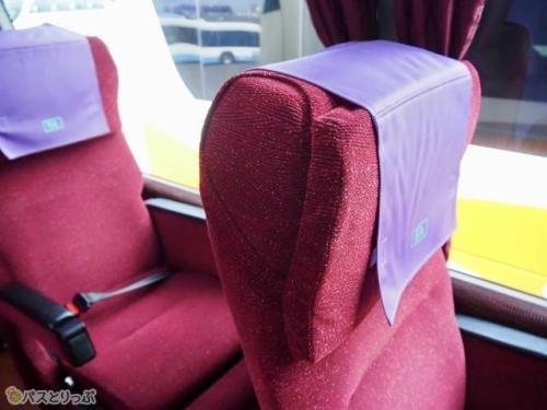 高級感がある厚めのヘッドレスト