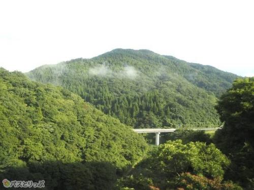 山間部を走行…