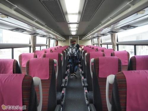 4列シートの車内